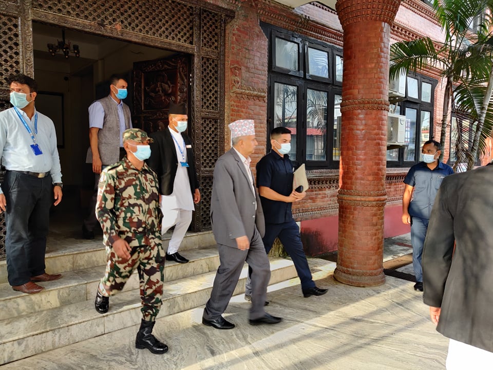 मुख्यमन्त्री पोखरेल प्रदेश सभाबाट बाहिरिए